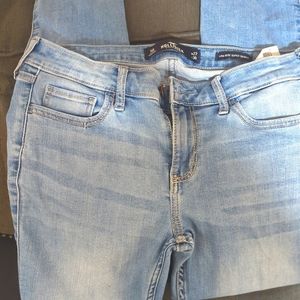Size 5R Hollister Jeans low rise super skinny